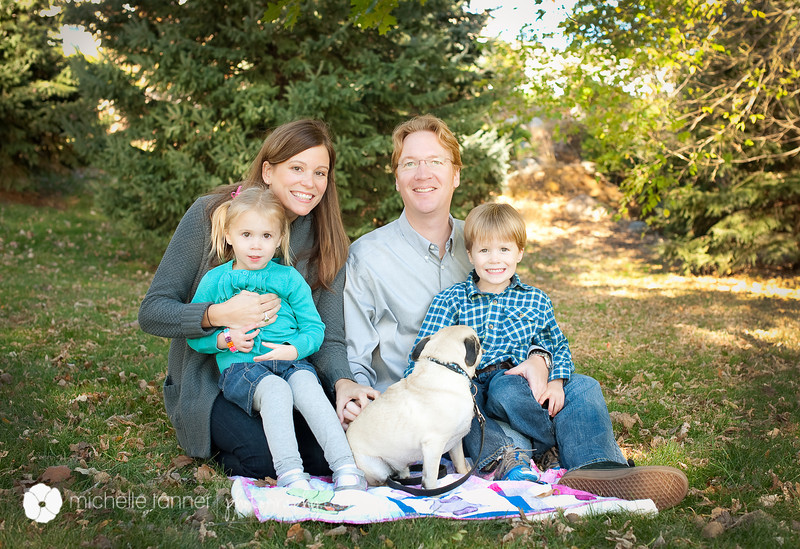 Minneapolis Family Photographer :: Fun in the Leaves in Victoria